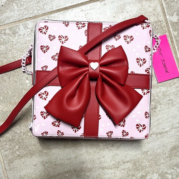 ❤️🎁 Betsey Johnson Present Gift Box Pink Candy Heart Crossbody Bag❤️🎁 NWT - Picture 9 of 11